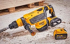 Mehr Informationen zu "Dewalt DCH733 54V Akku-Kombihammer"