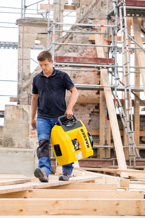 „Druckluft to go“ für die Baustelle: der Handwerkerkompressor i.Comp