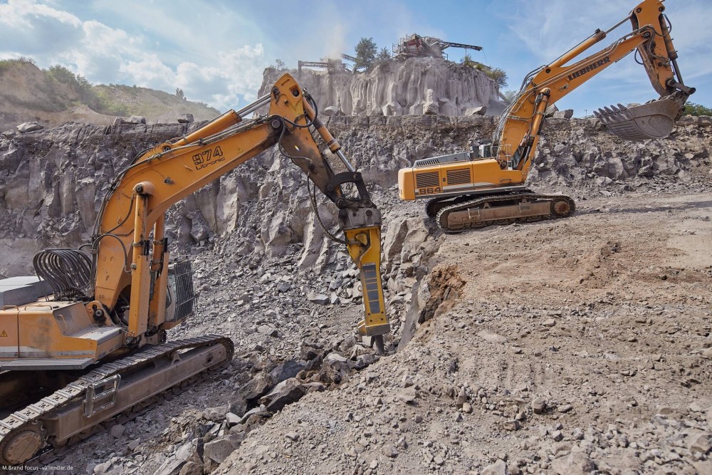 Liebherr Litronic Bagger mit Epiroc Hydraulikhammer im Einsatz