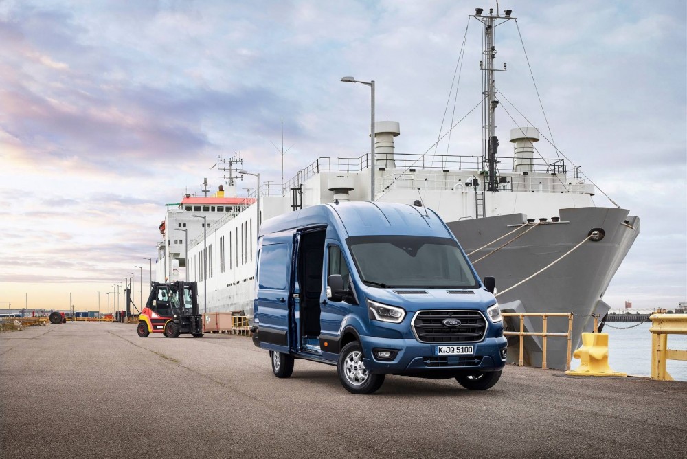 2018_FORD_TRANSIT_V363_JETTY_FRONT_3QTR_RT04 (1920).jpg