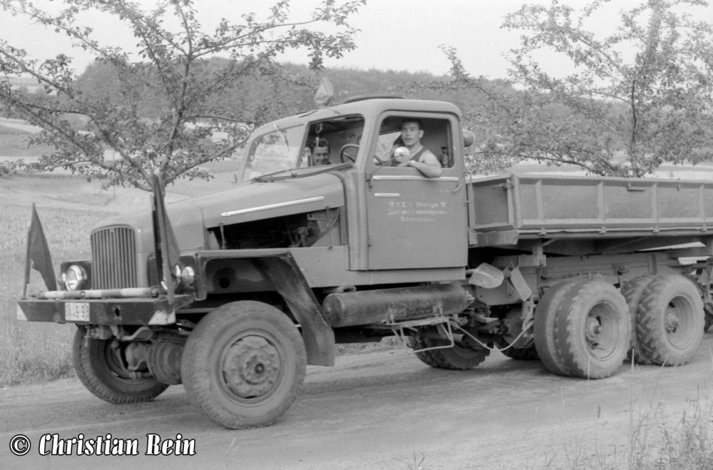 1479781936_h-sw-037-18-Film1-LKWG5mitFIATRaupeundFahrerHorstSchwabeSeptember1965-51.thumb.jpg.33f702954038551b6bfef5ead0067c8f.jpg