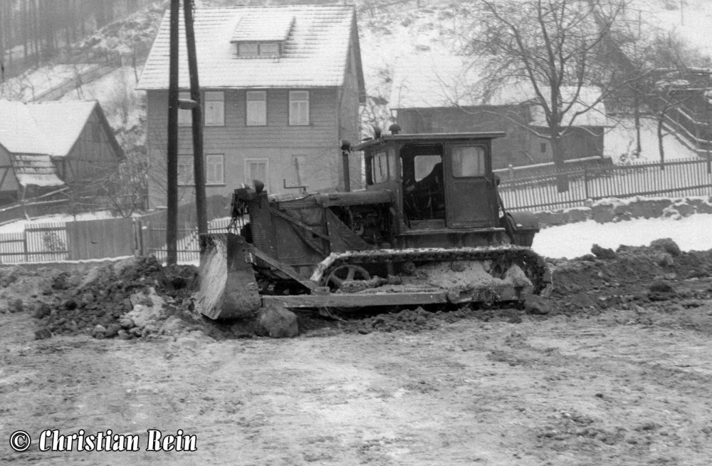 h-sw-034-27-Film2-Kettenraupe S80 Eisstadion Hammerrasen November 1963-70.jpg