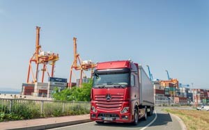 Mehr Informationen zu "Mercedes-Benz präsentiert Actros"