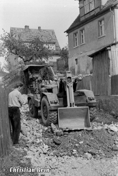 h-sw-043-18-Film1-Lader FD-B1 auf Dumper DR-50 Basis (Janus Einsatz) im Rosenthal 11.05.68-70.jpg