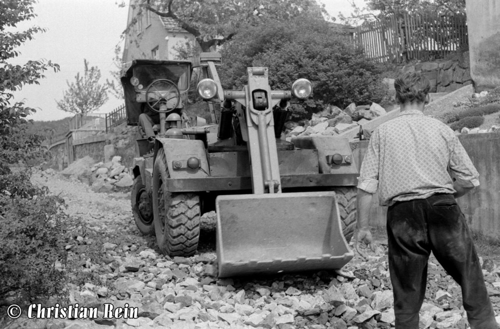 h-sw-043-18-Film1-Lader FD-B1 auf Dumper DR-50 Basis (Janus Einsatz) im Rosenthal 11.05.68-64.jpg