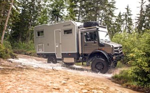 Mehr Informationen zu "Unimog mit Aufbau"