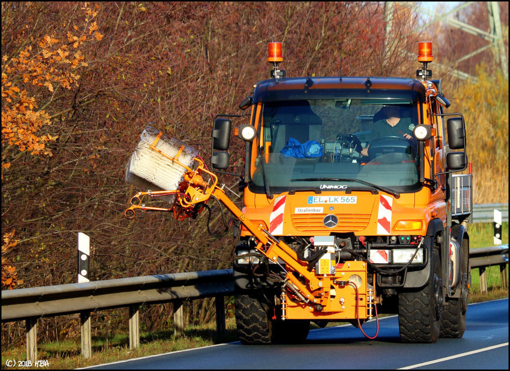 Unimog_U400_Leitpfosten1.thumb.jpg.089df7394e6f10529bfa41fd70cab882.jpg