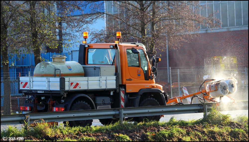 Unimog_U400_Leitpfosten2.thumb.jpg.c06e35e3090208b37569d8897065f7e7.jpg