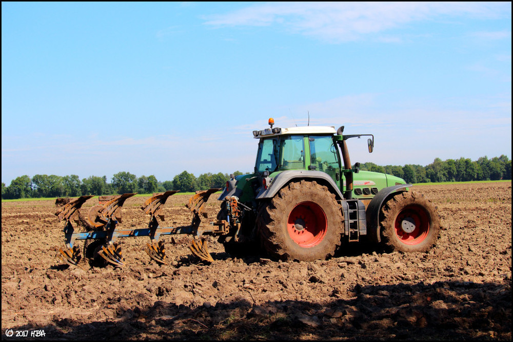 Fendt_Favorit924_Vario_Pflug1.thumb.jpg.8e8b384d3374c4559102efb62e06ef21.jpg