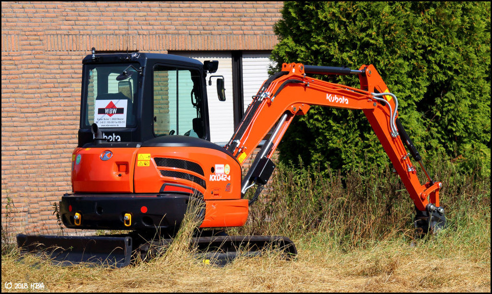 Kubota_KX042-4_WBW.thumb.jpg.2e2f5a6c4dfa5ae93381a129c317d997.jpg