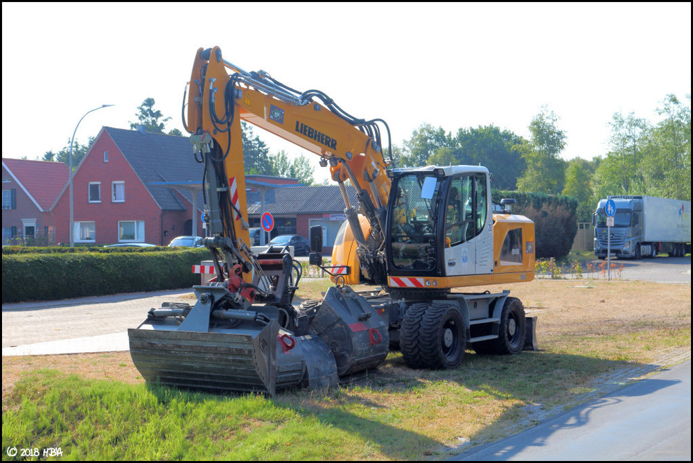 Liebherr_A918_Litronic_HJA2.thumb.jpg.850bb94d03f80edfab2ea43f8c31324d.jpg