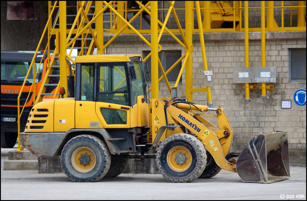 Komatsu_WA75_Betonwerk.thumb.jpg.cdd1dd7c1f75183fc586a7d5a55f14ed.jpg