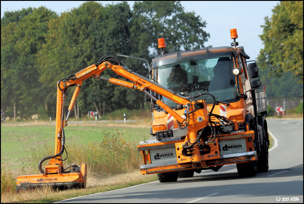 Kommunal-Unimog.thumb.jpg.0625e8a55a98a9f845014a3aef6a856b.jpg