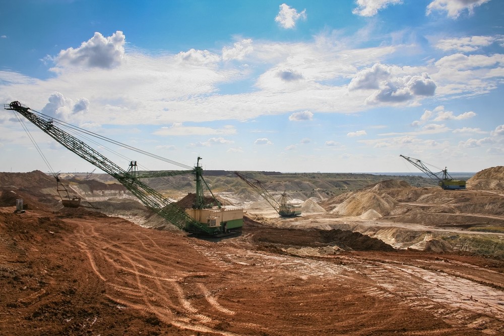 dragline-excavator-in-a-clay-quarry-near-the-town-of-polohy-in-the-zaporizhya-region-of-ukraine-sep-1636273.jpg