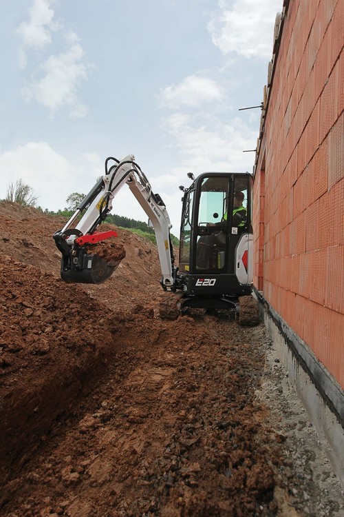 Large-Bobcat-Excavator-E20-Bucket-Construction-140710_IMG_2236 (1920).jpg