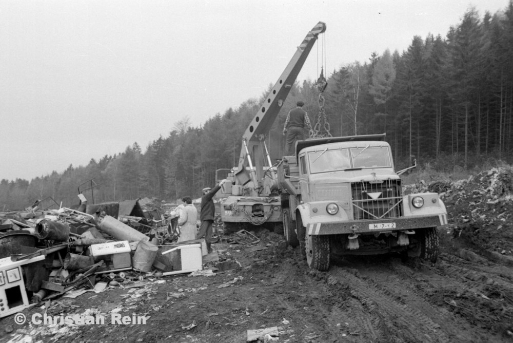 h-sw-068-06-Film2-Stahl-Schrott-Abladen mit ADK63 und KrAZ 256B Erzschwinde Sonntag 04.11.79-41.jpg