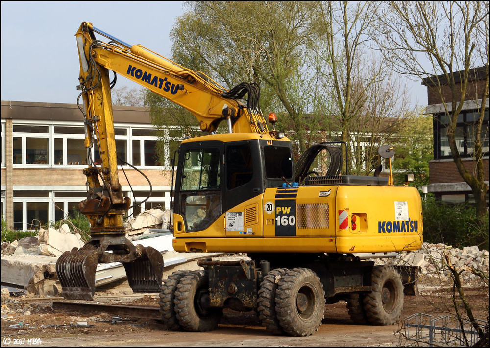 Komatsu_PW160-7_Augustin.thumb.jpg.aac6aea118b5e146ae7e3a5f287c9de1.jpg