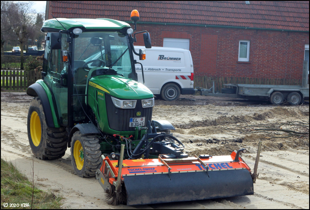 John_Deere_3045R_2.thumb.jpg.d849264c3c2260fd670398bb6837812d.jpg