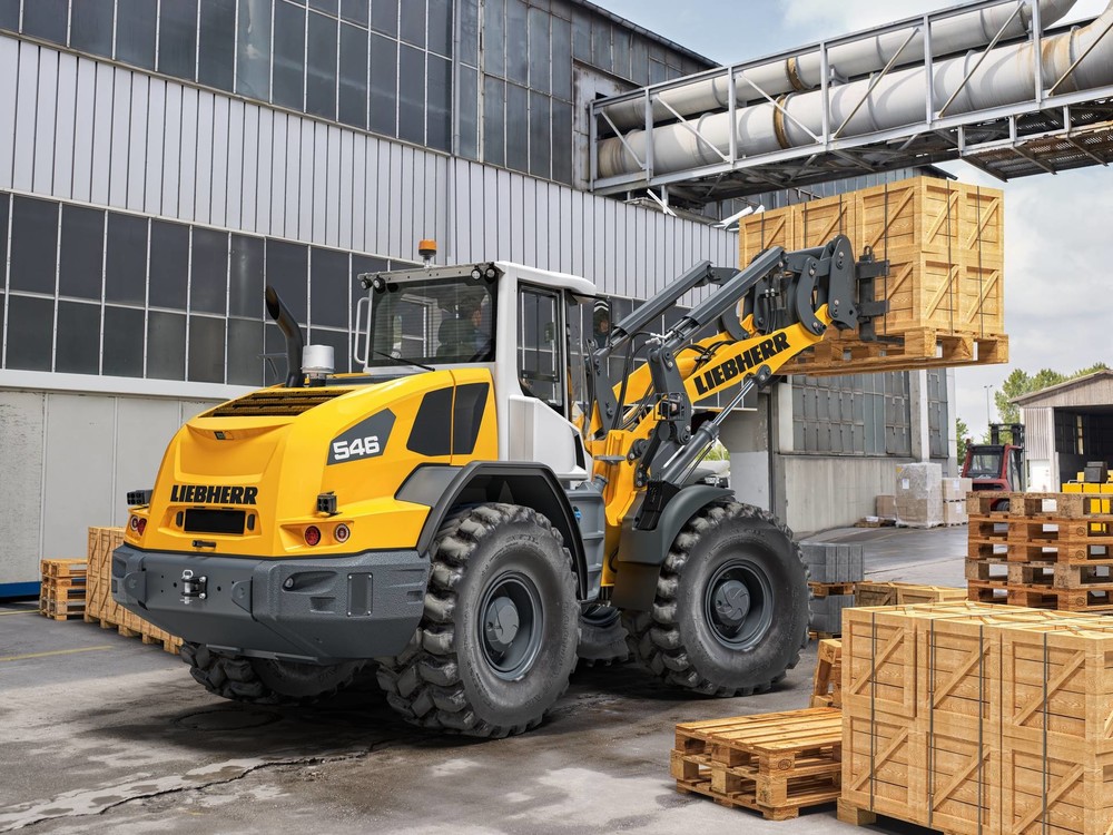 liebherr-new-wheel-loader-l546-pallet-fork-300dpi (1920).jpg