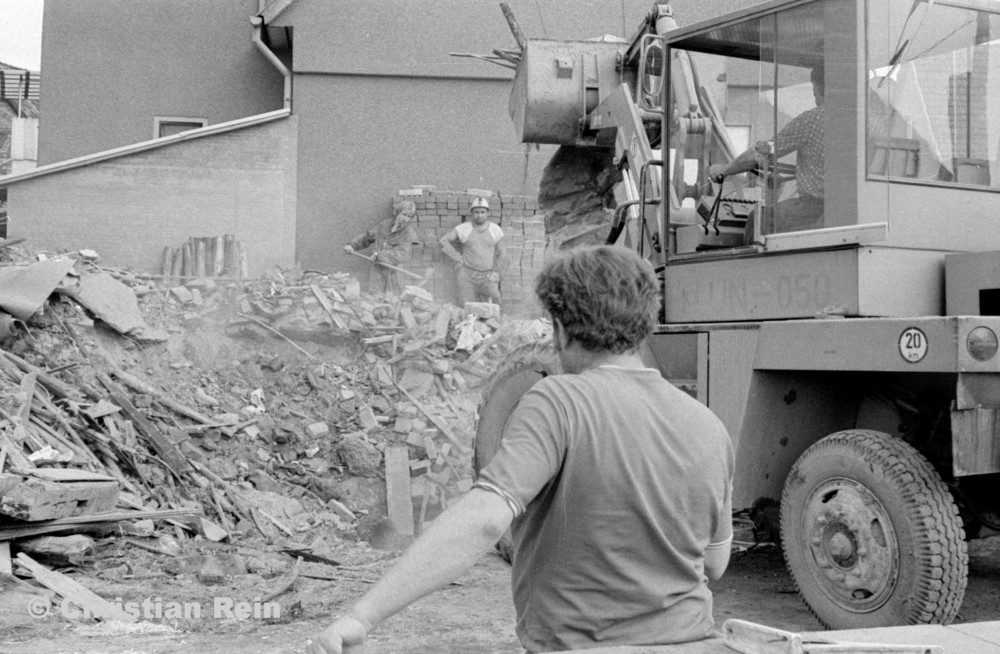 h-sw-070-17-Film1-Abbruch des Hauses von Kurt Otto in der Engstelle Trusen Samstag 30.05.81-72.jpg