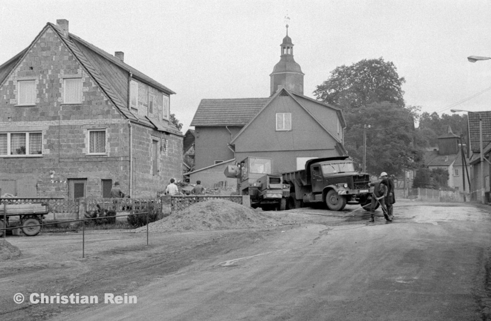 h-sw-070-17-Film1-Abbruch des Hauses von Kurt Otto in der Engstelle Trusen Samstag 30.05.81-64.jpg