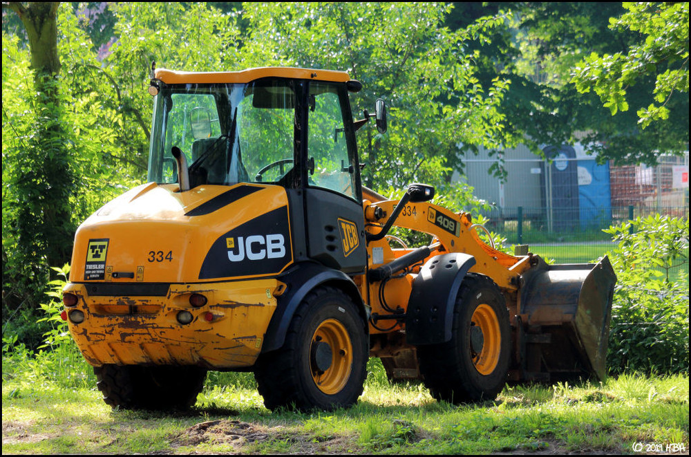 JCB_409_Tiesler2.thumb.jpg.834b5df1d2932e30acfc1298faf2ba5d.jpg