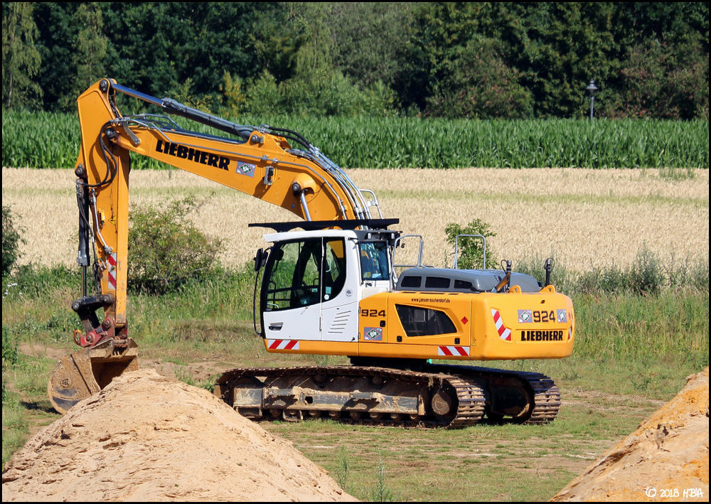 Liebherr_R924_Rhede.thumb.jpg.6551c02f096cafd85adcc2bd18d8cc48.jpg