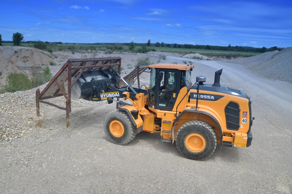 Hyundai HL955A_Herbst_Tiefbau 2 (1920).JPG