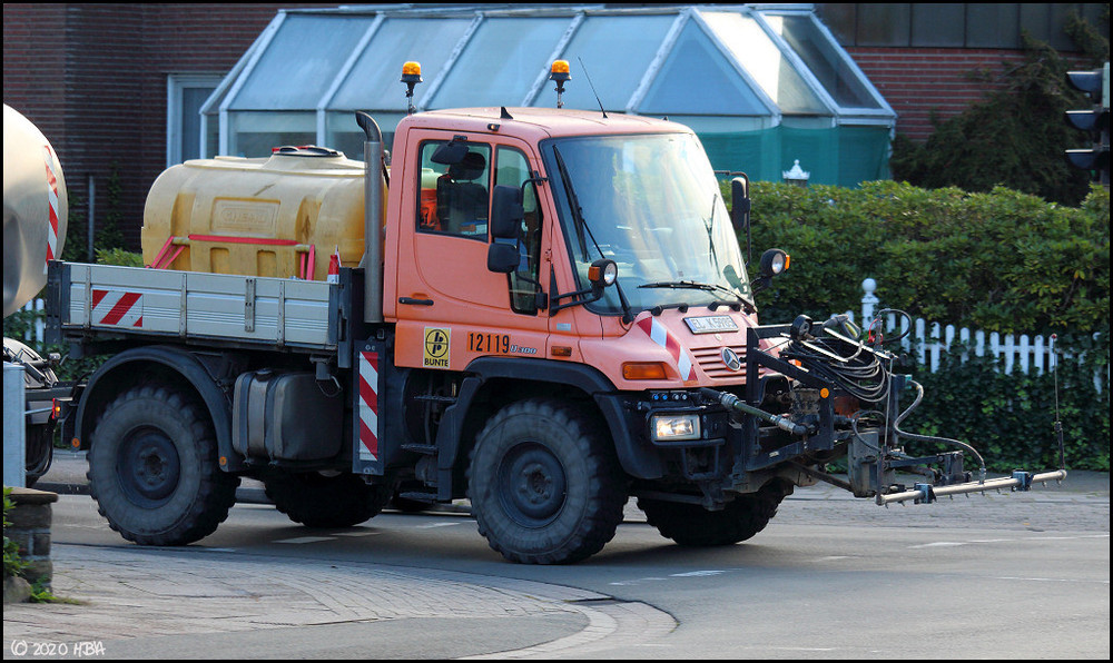 Bunte_Unimog_U300.thumb.jpg.7ea168cb58443bb7b98b61fb25289013.jpg