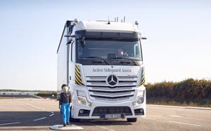 More information about "Weltneuheiten bei Mercedes-Benz Trucks"