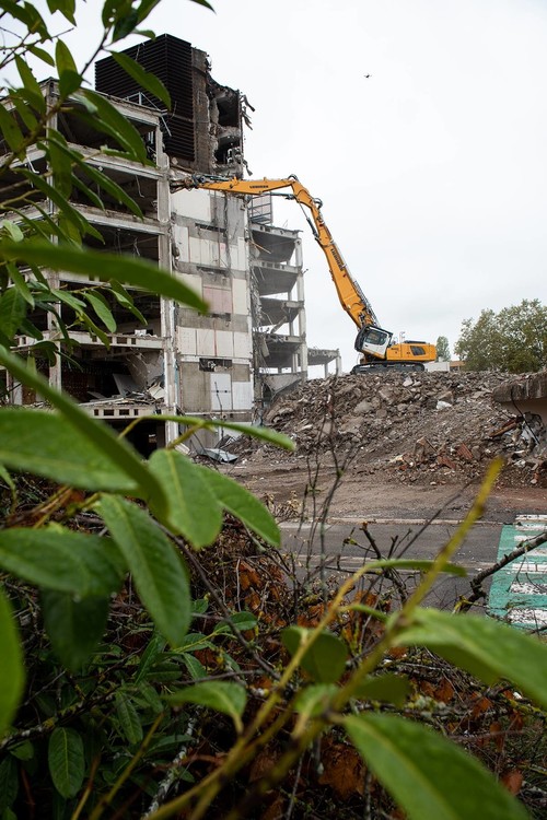 liebherr-r-940-demolition-3-300dpi (1920).jpg