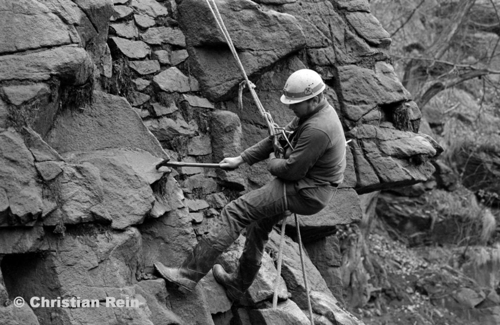 h-sw-054-10-Film1-Wasserfall-Reparatur April 1972-11.jpg