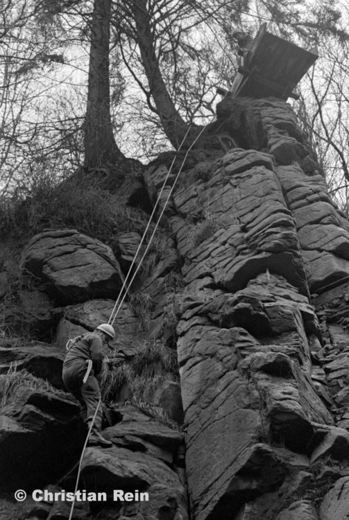 h-sw-054-10-Film1-Wasserfall-Reparatur April 1972-21.jpg