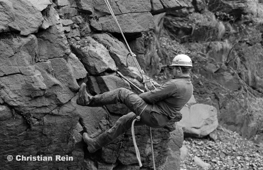 h-sw-054-10-Film1-Wasserfall-Reparatur April 1972-13.jpg