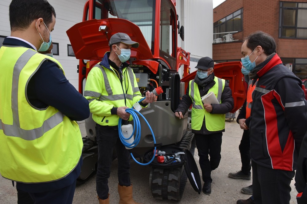 Volvo CE trains technicians in transition to electric machines - 01.JPG