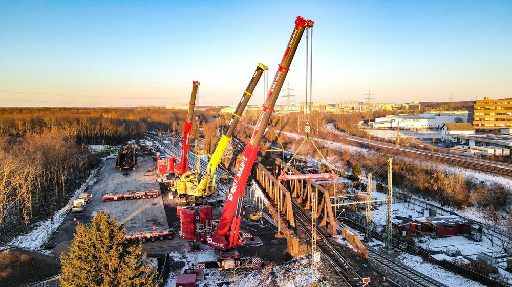 liebherr-riga-ltm1450-8.1-eisele-ltm-1500-8.1-300dpi (1920).jpg