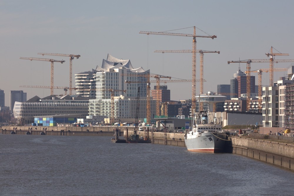 liebherr-ec-b-ec-h-ueberseequartier-hafencity-hamburg2-2020 (1920).jpg