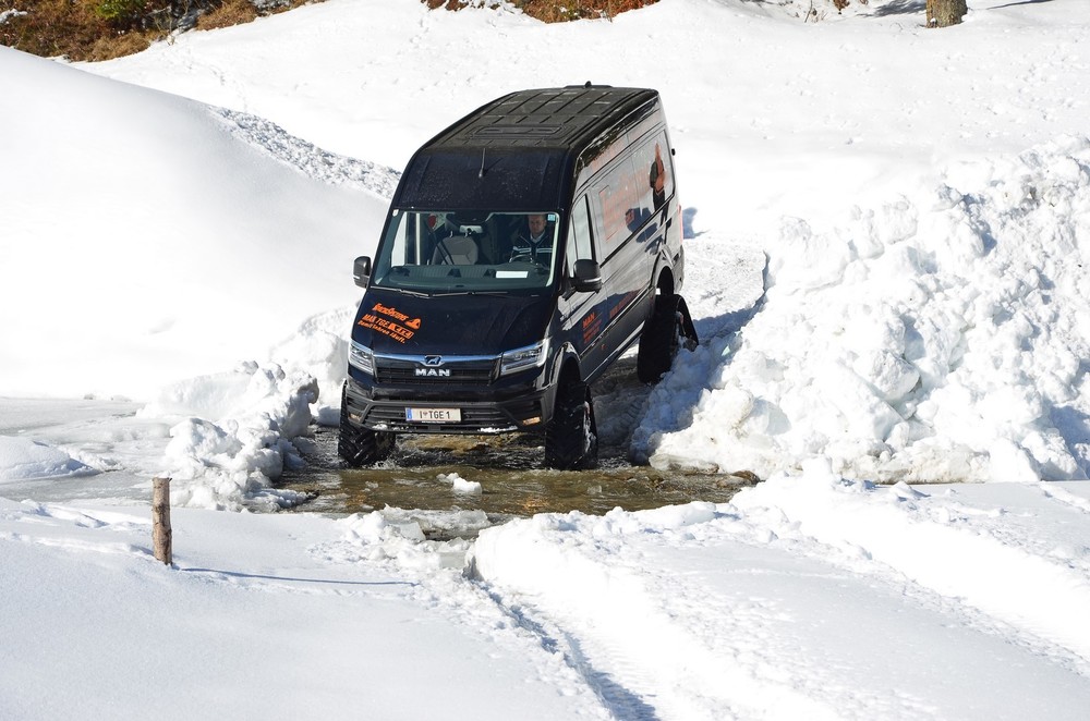 man-tge-4x4-raupe-innsbruck-02 (1920).jpg