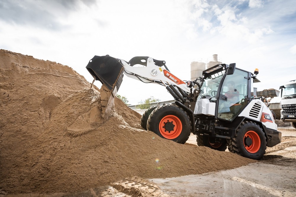 Bobcat_Compact wheel loader (1920).jpg