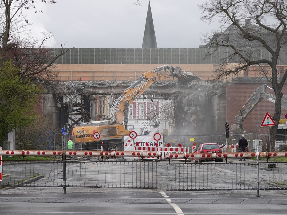 1725782918_Abriss-Brcke-Hochlarmarkstrae-06-04-2021_001.thumb.jpg.25a59eb91db45259b47b29dbf4755eb8.jpg