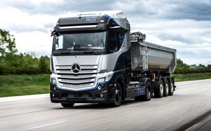 Mehr Informationen zu "Mercedes-Benz GenH2 Truck"