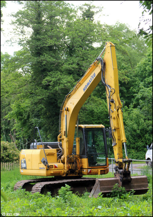 Komatsu_PC130-8_1.thumb.jpg.6c835fce2c2b1ba33724ead9f33d129b.jpg