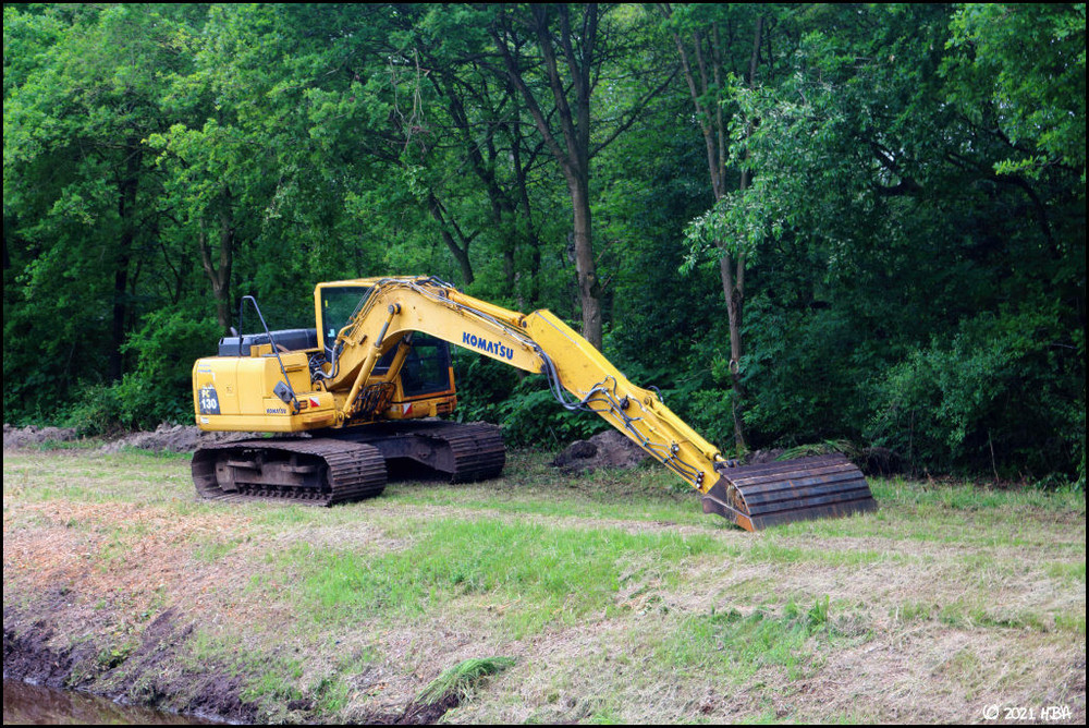 Komatsu_PC130-8_3.thumb.jpg.551f1e0ede0a29e7b0908f4970aa130b.jpg