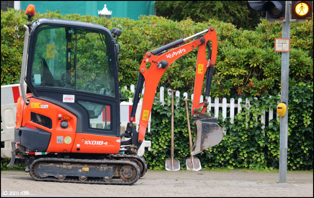 Kubota_KX018-4_WBW.thumb.jpg.a0227540681c4be0e5cc1582806086f6.jpg