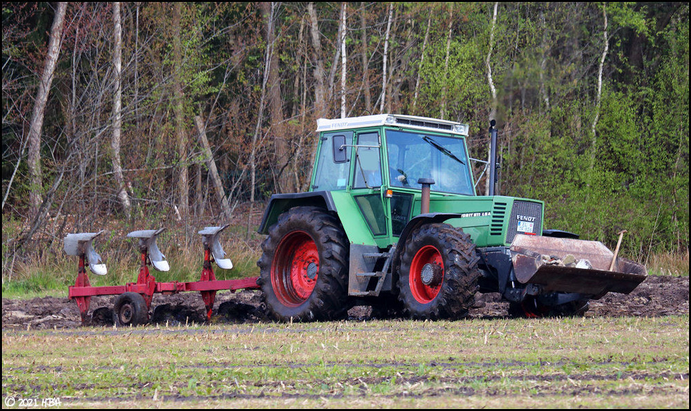 Fendt_Favorit_611LSA+Pflug.jpg