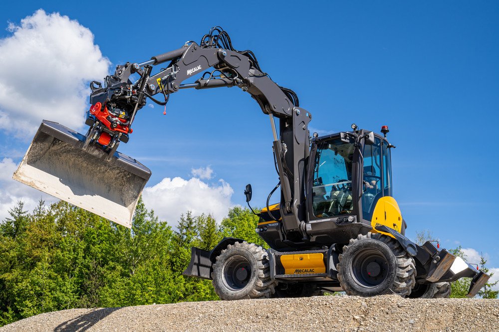 2-MECALAC-11MWR-Job_site-8-Copyright_Mecalac-300dpi-print-Tiltrotator_MR50-accessory.jpg