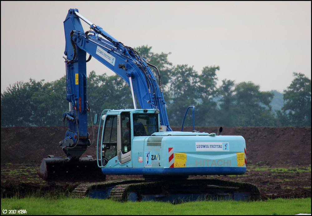 Hitachi_Zaxis_210LC-3_Freytag.thumb.jpg.9b1c18b80c45cf4d775f9cd8725d0640.jpg