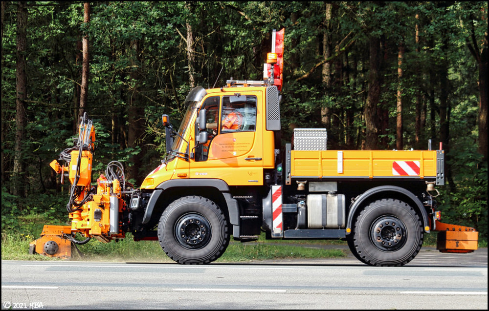 103503195_Unimog_U400Dcker_Auslegermher_Straenmeisterei_PBG2.thumb.jpg.d57d40c49537457b33bd54e29f83438b.jpg