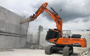 Mehr Informationen zu "Doosan DX380DM-7 Abbruchbagger"