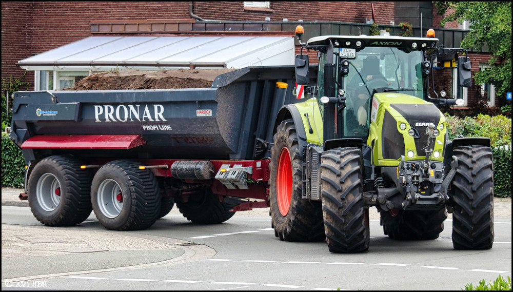 736358796_Claas_Axion830Pronar_Half-Pipe.thumb.jpg.ab96ac61f0b3f2adb72c402077e00361.jpg